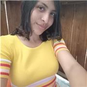 La profesora de español imparte clases para niños de todos las edades